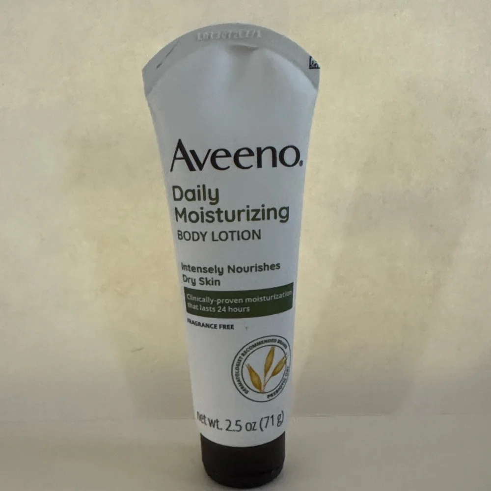 AVEENO Daily Moisturizing Body Lotion for Dry Skin, 2.5oz NIP